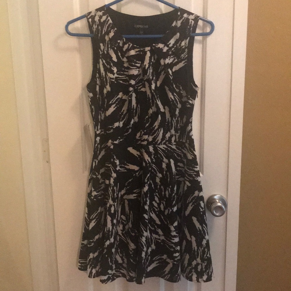 🎉SALE NWT Express dress